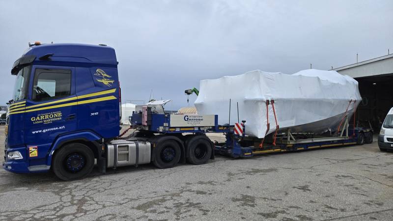 Transport de bateau moteur en convoi exceptionnel avec itinéraire sécurisé de La Ciotat à Zeebrugge en Belgique